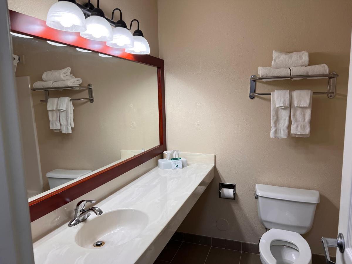 Grandstay Hotel And Suite Waseca Екстериор снимка